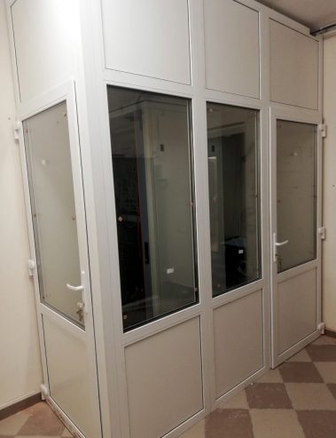 &quot;Новое Зрение&quot;. Перегородка ПВХ. Профиль - WDS 60, однокамерный стеклопакет, сендвич панель, дверь из дверного профиля.